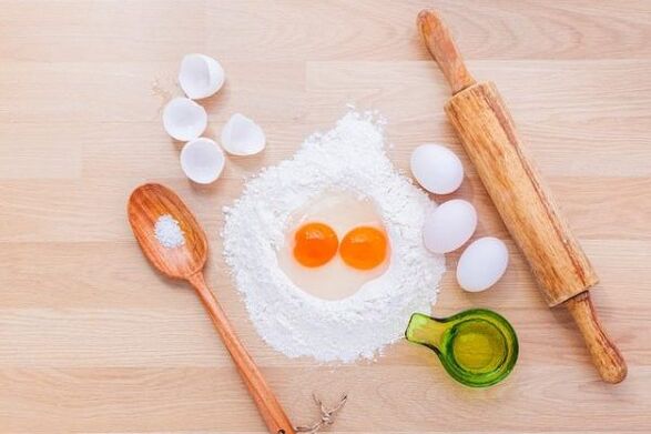 Förbereda en maträtt för en äggdiet som eliminerar övervikt