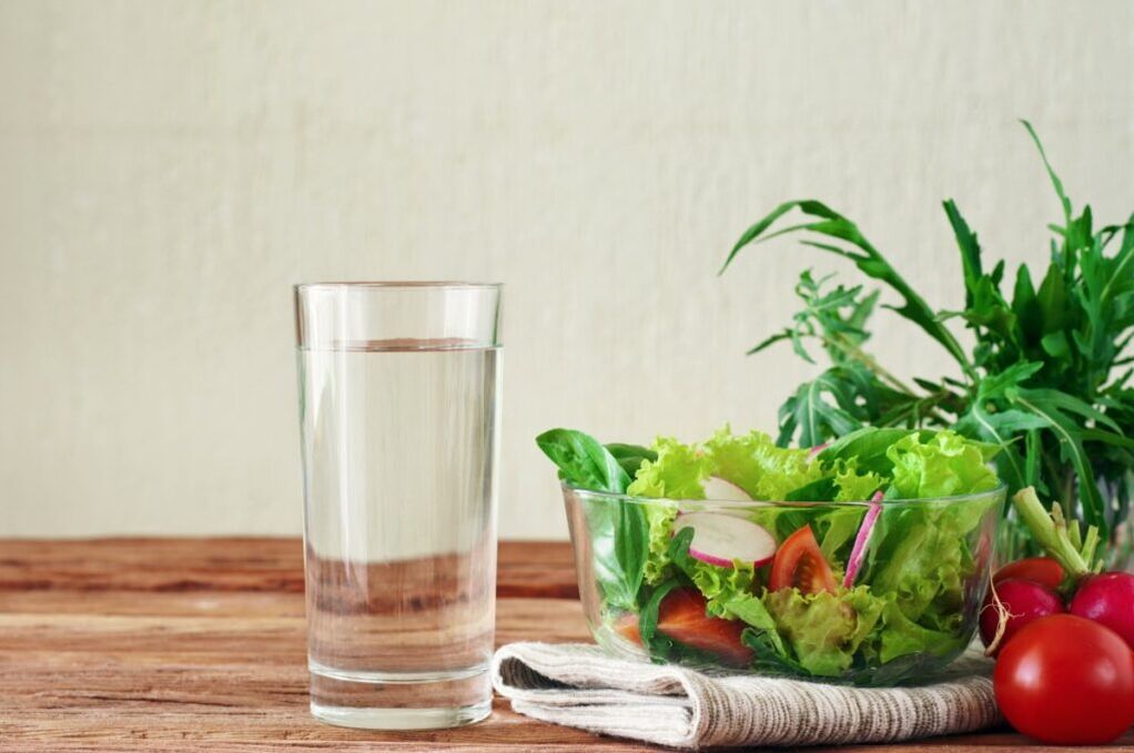 vatten före måltider är kärnan i den lata kosten